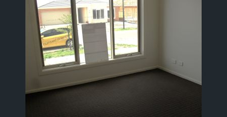 SPACIOUS FAMILY HOME - Photo 3