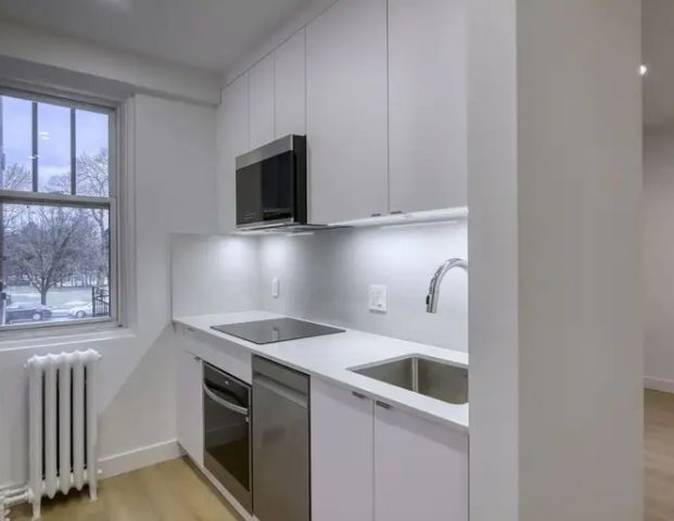 4557 Sherbrooke Street West | 4557 Sherbrooke Street West, Montreal - Photo 1