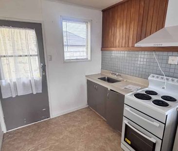 WINDSOR - 2 Bedroom unit - Photo 5