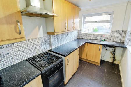 2 bedroom terraced house to rent - Photo 4
