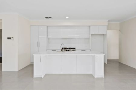 Brand New Build 4 x 2 x 2 with Theatre - Photo 2