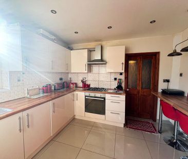 4 bedroom semi-detached house to rent - Photo 3