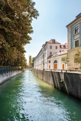 Haus Mühlbach: Hochwertig möblierte Wohnung mit Südwest-Balkon in ruhiger Innenhoflage - Foto 1