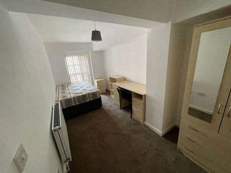 6 bedroom flat to rent - Photo 2