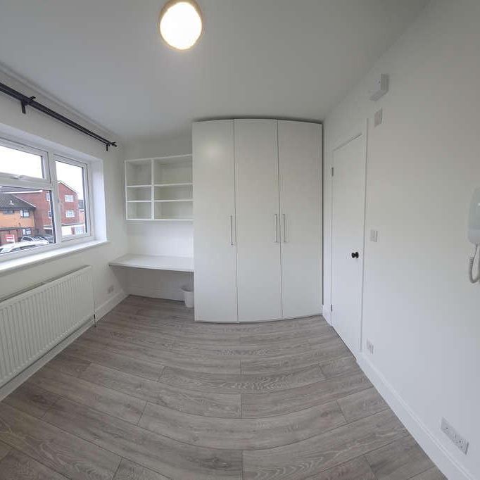 Greenford, UB6 - Photo 1