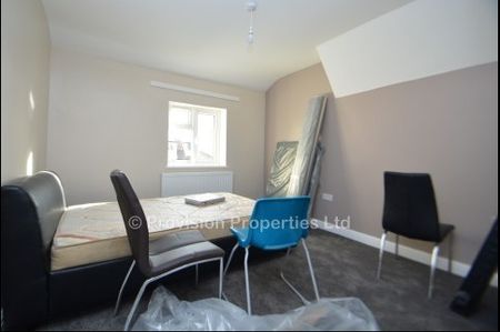 6 Bedroom Student Properties in Leeds - Photo 2