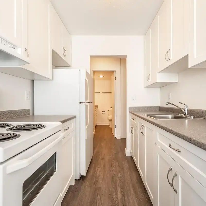 Rockmeare Manor Apartments — Studio Suite - Photo 1