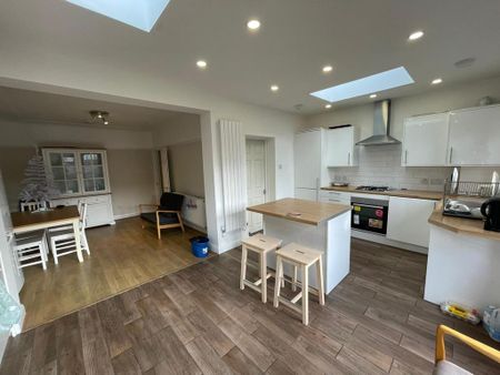 1 bedroom in a house share to rent - Photo 5