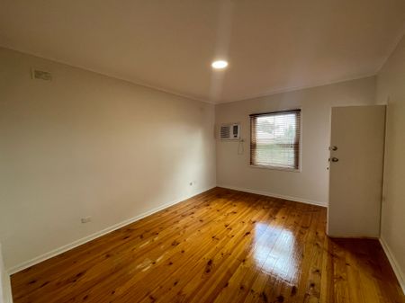 To register & apply for this property, please use this link: https://snug. com/ - Photo 3