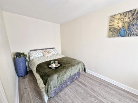 1 bedroom in a house share to rent - Photo 2