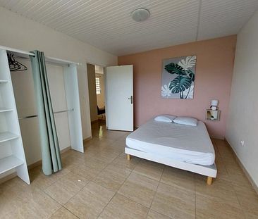 Appartement à louer, 3 pièces - Fort-de-France 97200 - Photo 2