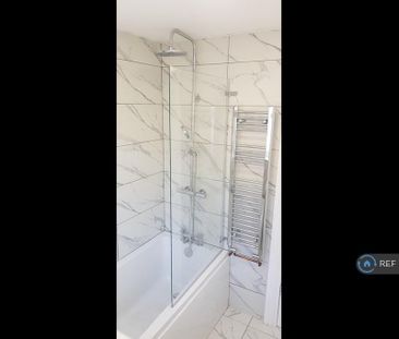 3 bedroom terraced house to rent - Photo 6