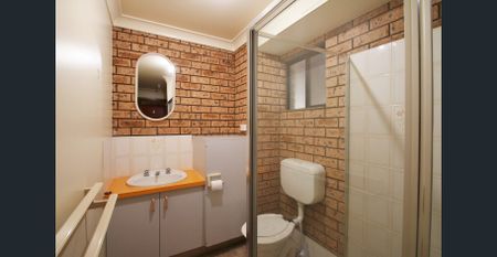 Bedsitter - Walk to Town - Photo 3