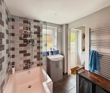 3 bedroom terraced house to rent - Photo 4