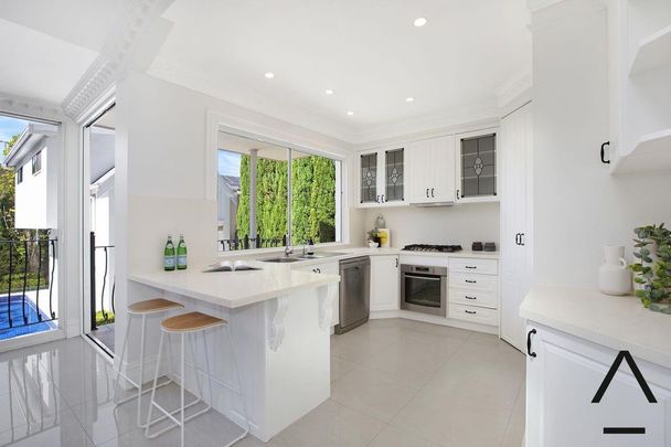 Stylish Executive Style Four-Five Bedroom Plus Separate Self-Contained Studio and Swimming Pool Family Oasis - Photo 1