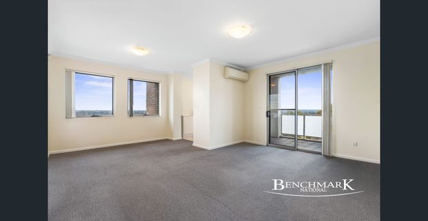 Modern Two-Bedroom Apartment with District Views - Photo 1