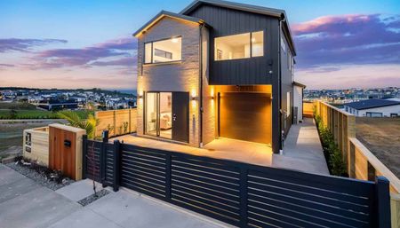 Stylish Fully Fenced 3-Bedroom Home with Sea V... - Photo 4