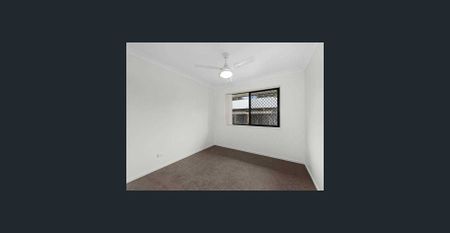 Three Living Areas - Photo 2