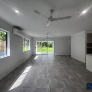 Modern & Stylish 4-Bedroom House for Rent in Cannonvale - Photo 1