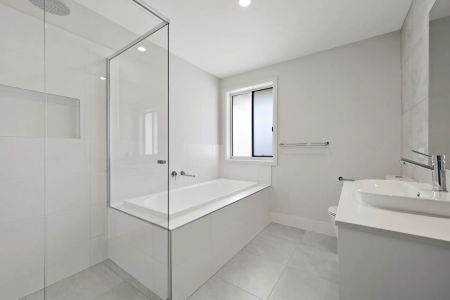 4 Bedroom Home - Photo 4