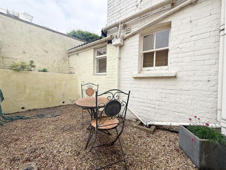 1 bedroom flat to rent - Photo 5