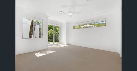 Executive Family Home with POOL in Coomera Waters - Photo 3