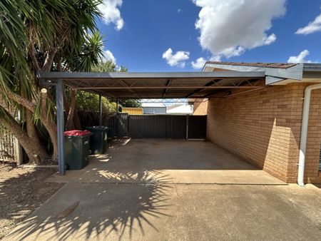 THREE BEDROOM HOUSE IN OXLEY VALE - Photo 2