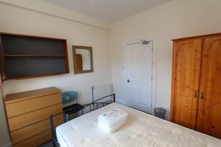 3 bedroom flat to rent - Photo 5