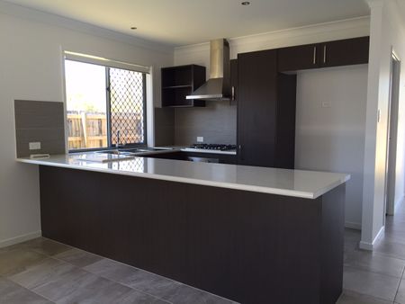 STYLISH & COMFORTABLE WITH BUSHLAND OUTLOOK! - Photo 3