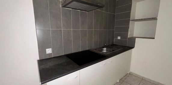 Location Appartement 2 pièces 29m² CARPENTRAS 84200 - Photo 2