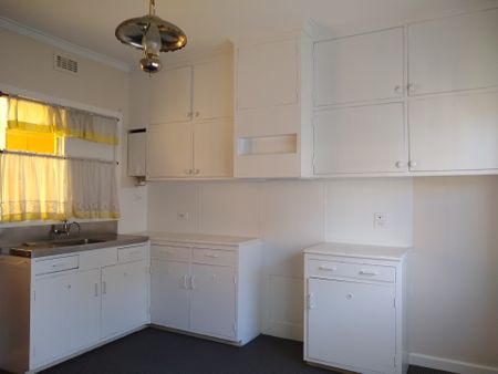 31 Heller Street, Brunswick, VIC 3056 - Photo 3