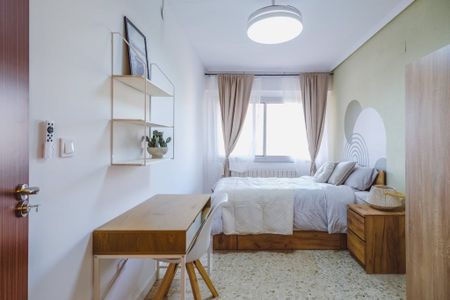 Plaça de Bisbe Benlloch, Torrent, Valencian Community 46900 - Photo 2