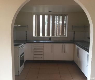 3 Bedroom Townhouse in a Secure Gated Complex - Photo 2