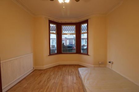 4 bedroom terraced house to rent - Photo 3