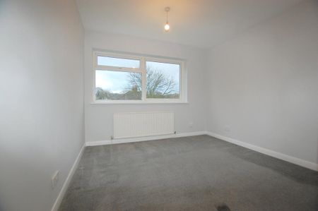 4 bedroom semi-detached house to rent - Photo 3
