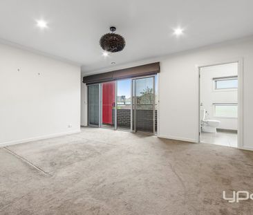 THE ESPLANADE LIVING - Photo 2