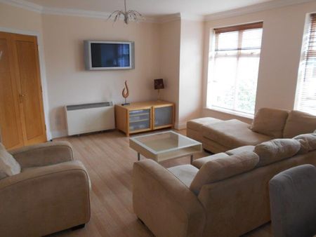 2 bedroom flat to rent - Photo 2