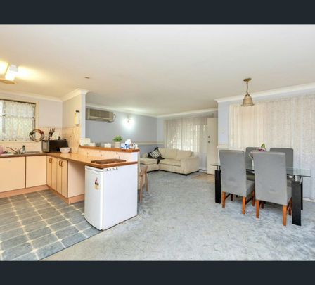 2/11 Illoura Street, Hillvue, NSW 2340 - Photo 1