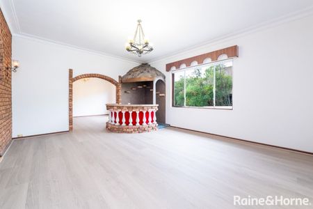 Spacious Three Bedroom Home, Conveniently Located - Photo 2