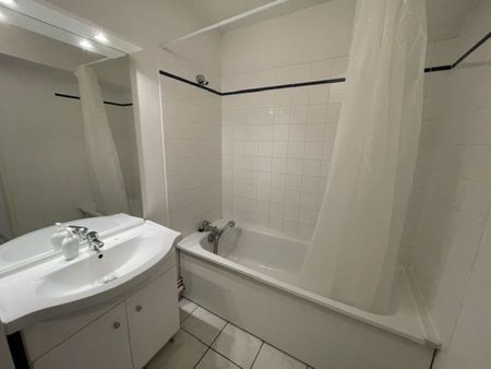 T1 BIS EN RESIDENCE SECURISEE AVEC PARKING AERIEN - Photo 4
