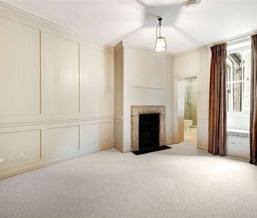 A beautifully restored townhouse offering contemporary living in the heart of Soho. - Photo 5