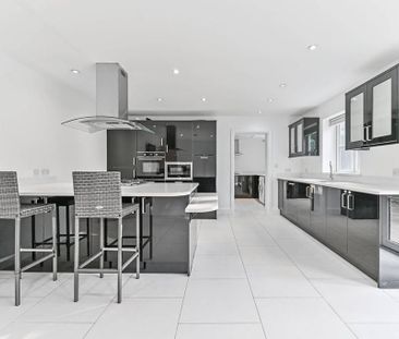 5 bedroom detached house to rent - Photo 2