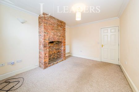 1 bedroom apartment to rent Green Hedges Avenue, Greenhedges Avenue, RH19 - Photo 2