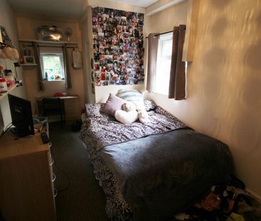 5 Bed - 2 Headingley Crescent, Headingley, Leeds - LS6 3EH - Student - Photo 4