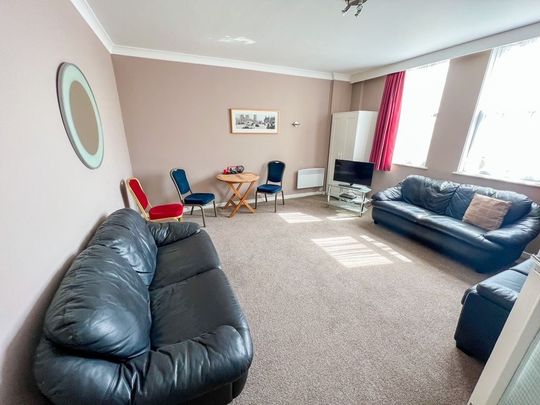 1 Bed Flat, Kings Road, BN1 - Photo 1
