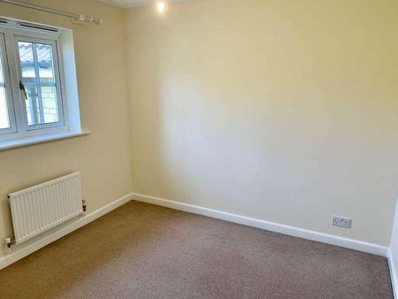 Newington Close, Frome, BA11 - Photo 3