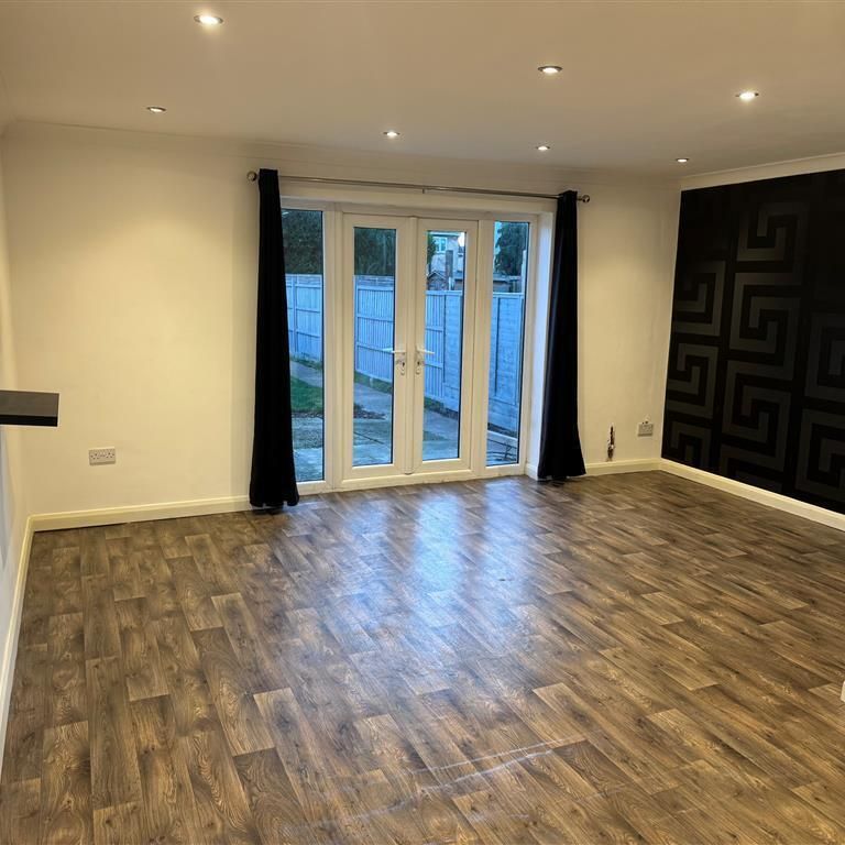 Cherry Road, Wisbech - Photo 1