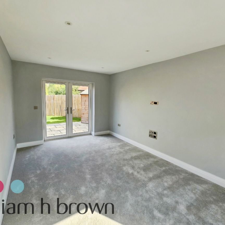 Hawthorn Close, Chelmsford, Bicknacre - Photo 1