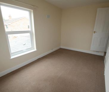 2 bedroom end of terrace house to rent - Photo 5