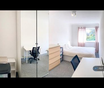 1 bedroom in a house share to rent - Photo 4